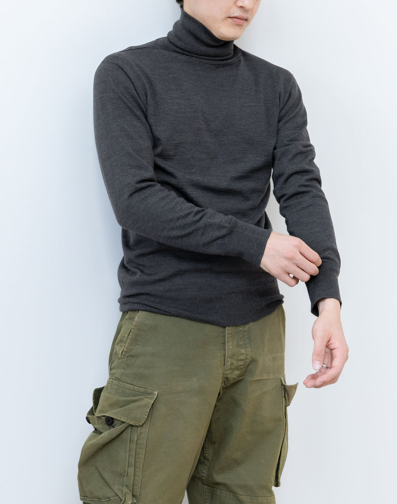 モデル:177cm サイズ:M 色:チャコールグレー