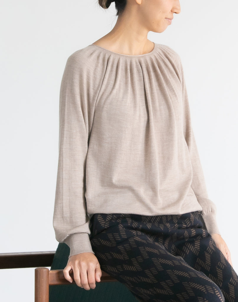 モデル:169cm サイズ:L 色:ベージュ