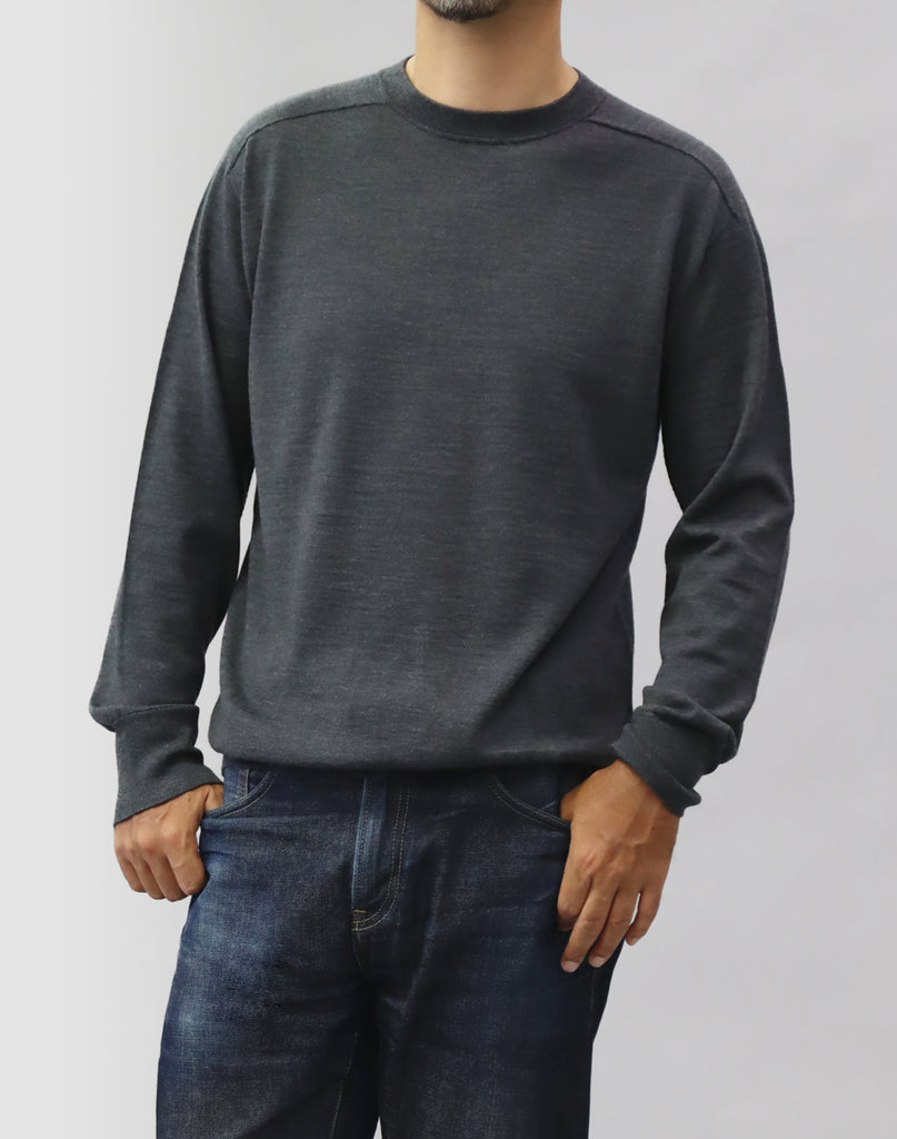 モデル:176cm サイズ:L 色:チャコールグレー