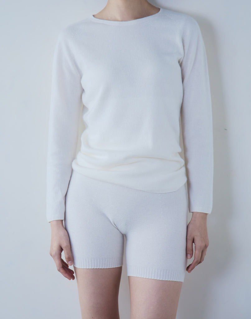 NUONE　カシミヤシルク腹巻付きショートパンツとのセットアップ