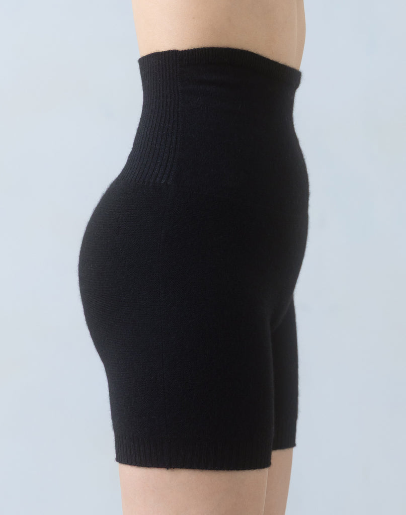 モデル：166cm　サイズ：1　色：ブラック