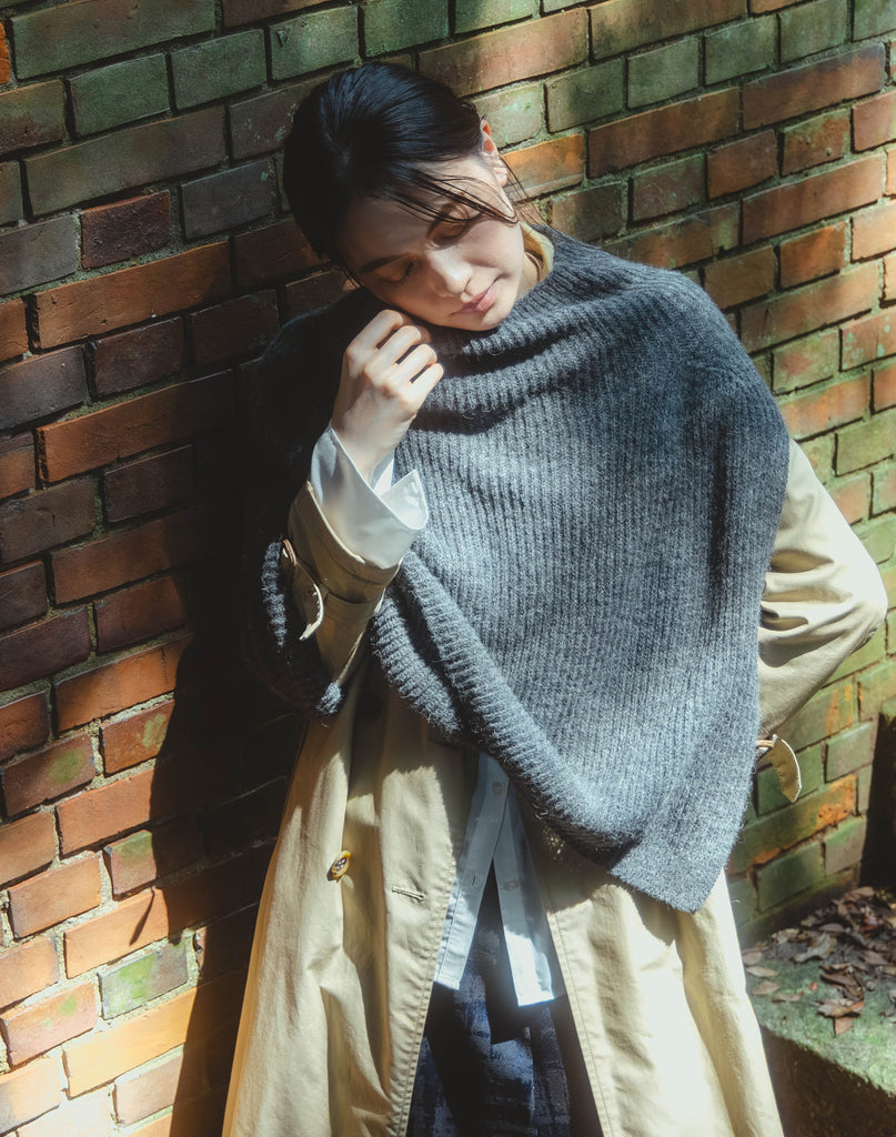 モデル：168cm　サイズ：FREE　色：チャコール