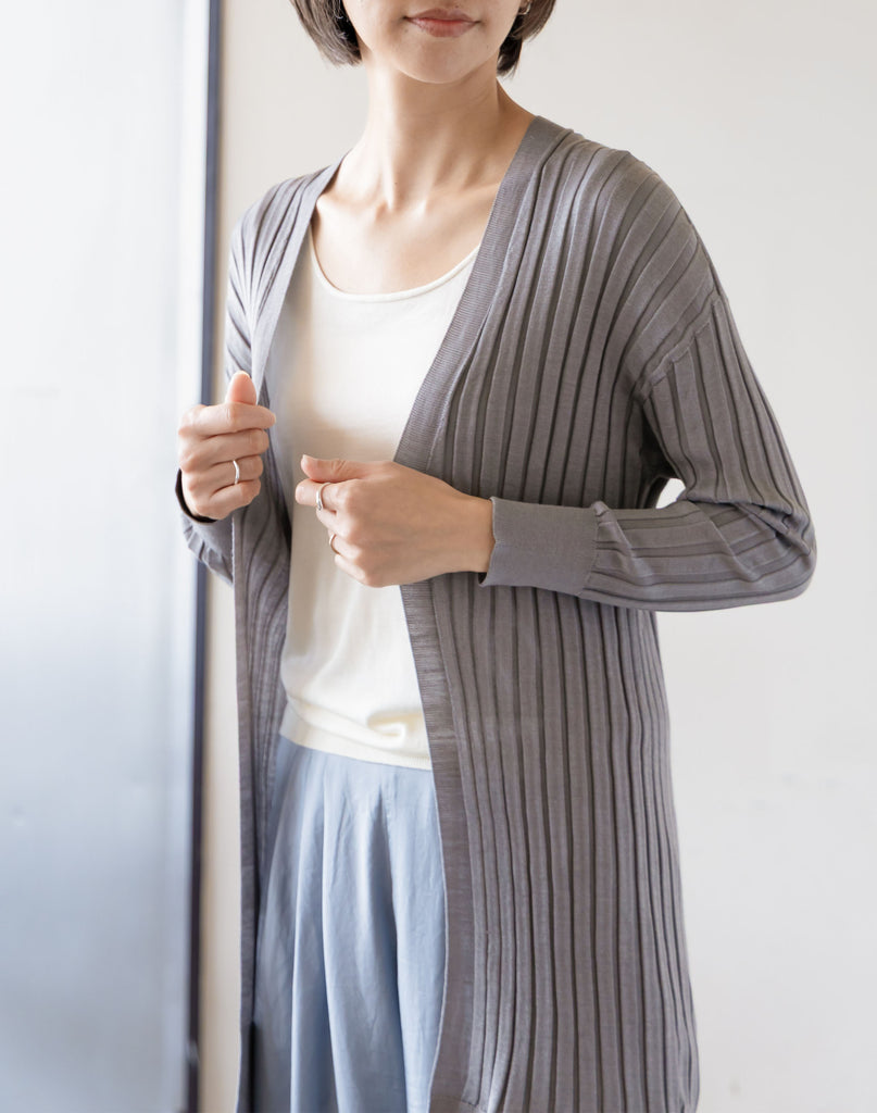 モデル：169cm　サイズ：L　色：アッシュグレー