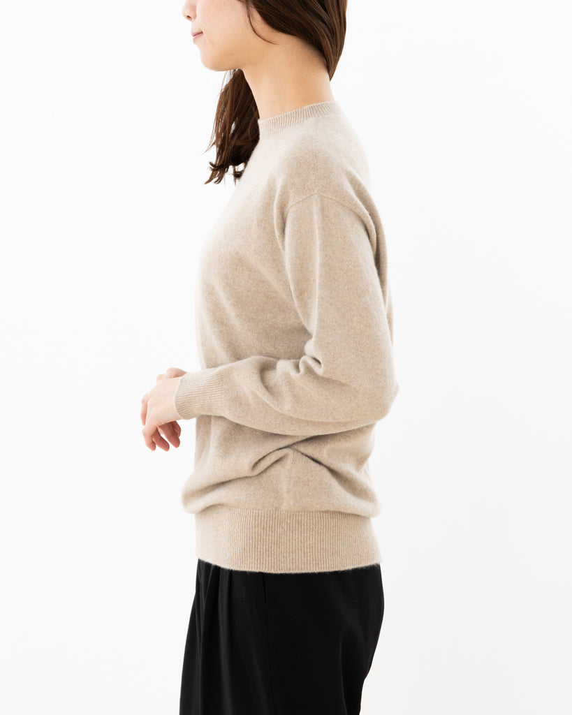 モデル：162cm　サイズ：M　色：ベージュ