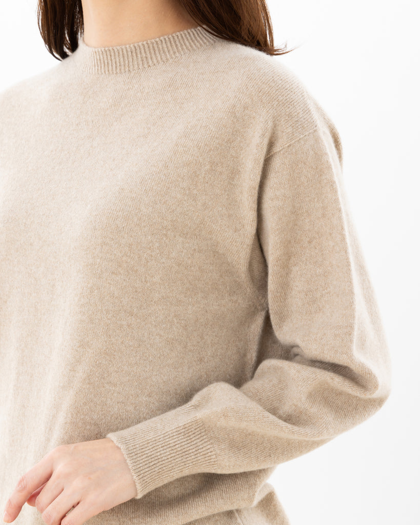 モデル：162cm　サイズ：M　色：ベージュ