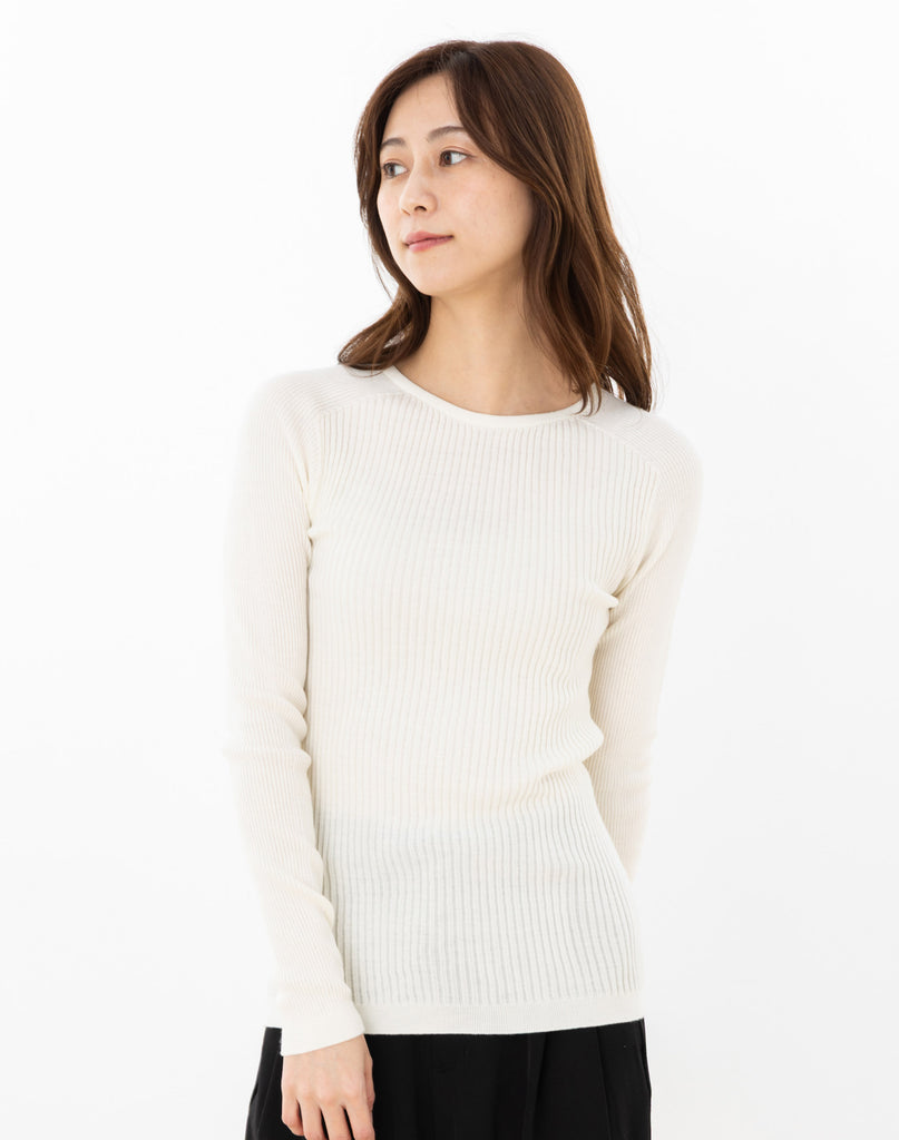 モデル：162cm　サイズ：M　色：オフ