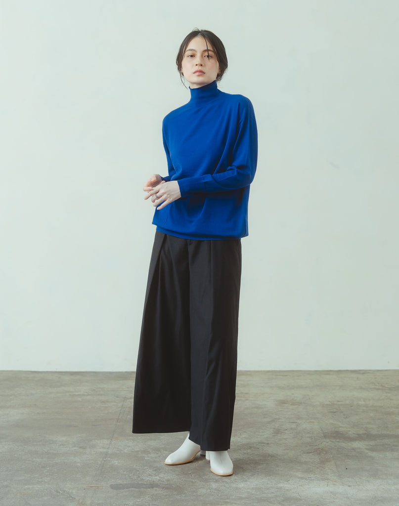 モデル：168cm　サイズ：F　色：プルシアンブルー