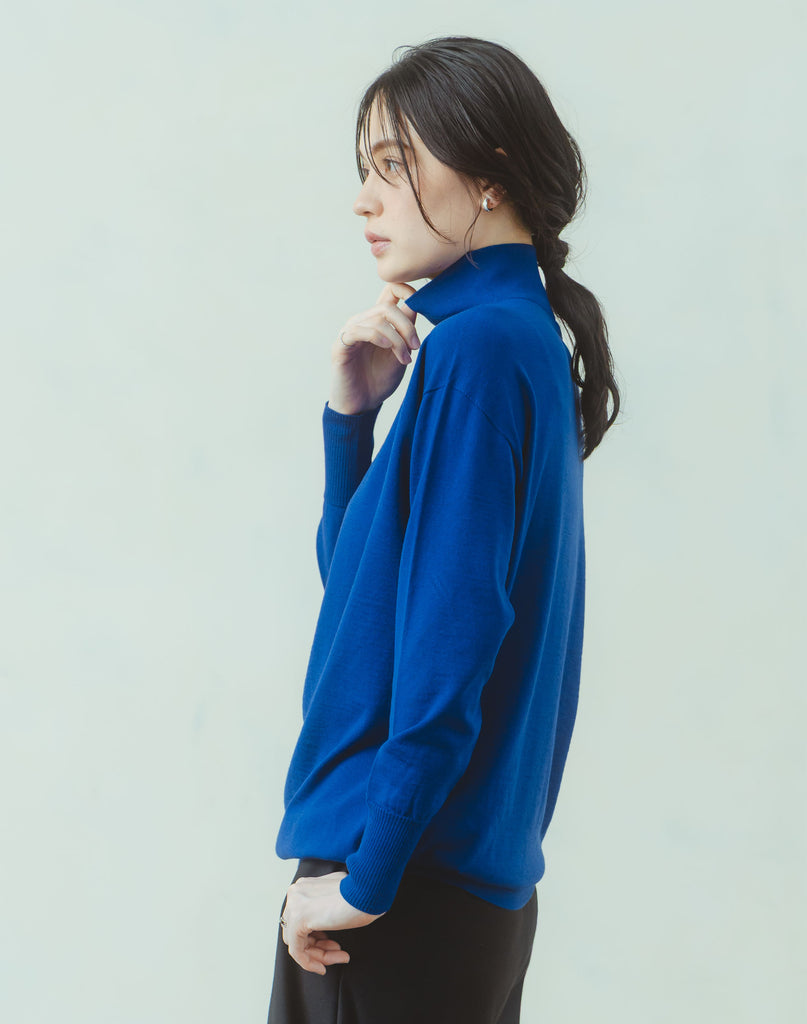 モデル：168cm　サイズ：F　色：プルシアンブルー