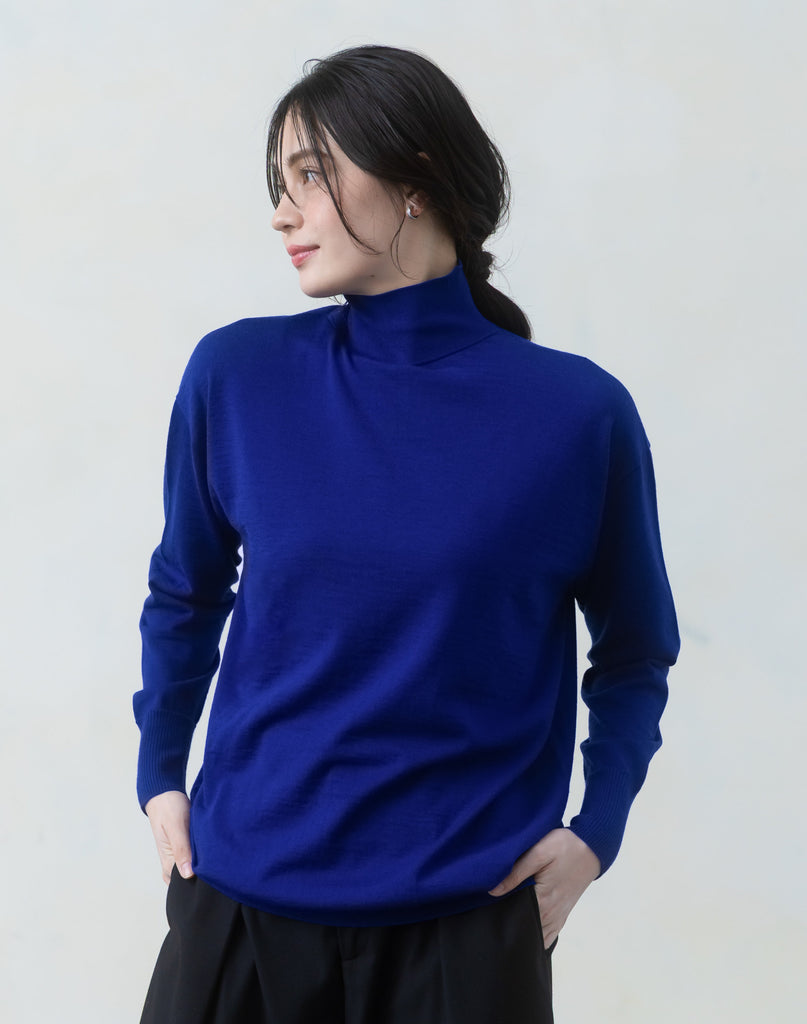 モデル：168cm　サイズ：F　色：プルシアンブルー