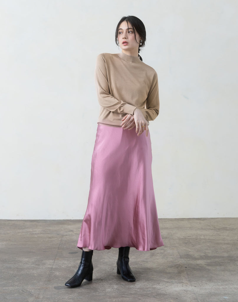 モデル：168cm　サイズ：L　色：サンドベージュ