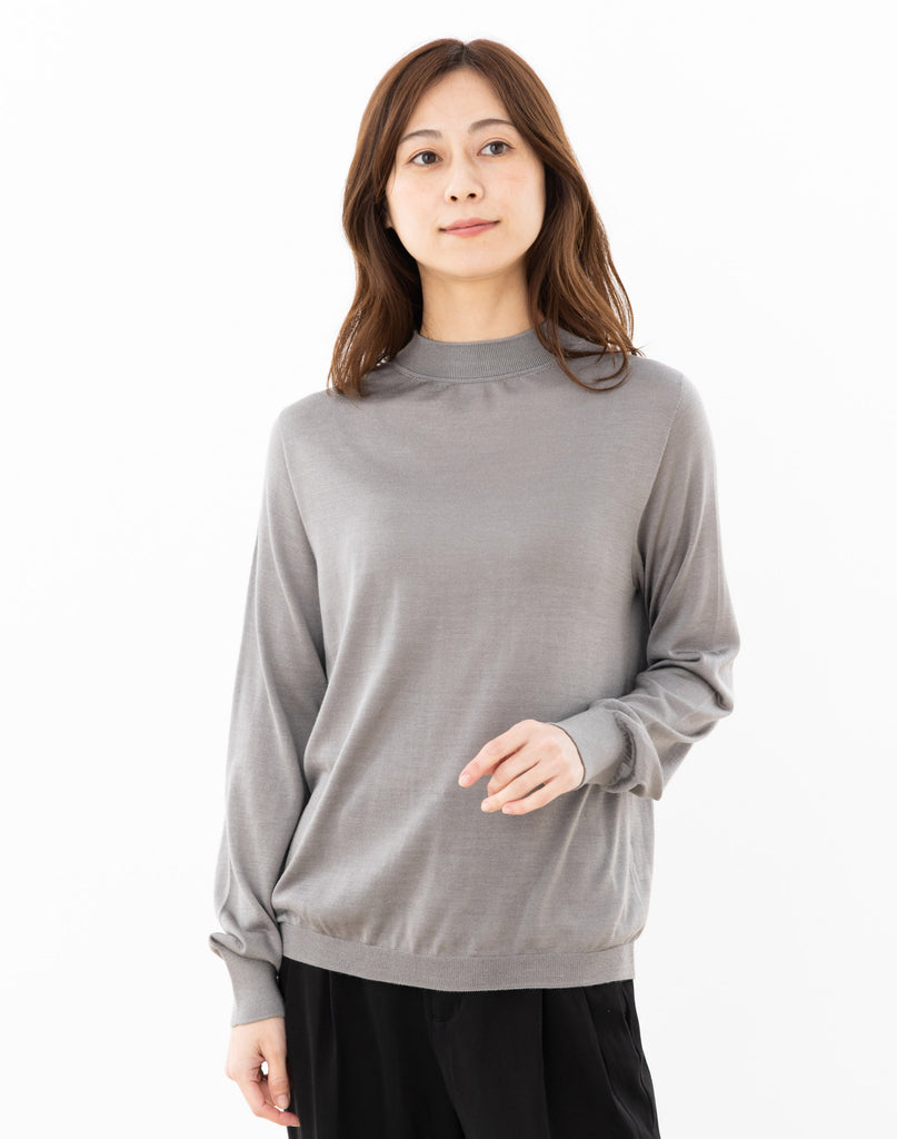 モデル：162cm　サイズ：M　色：アッシュグレー