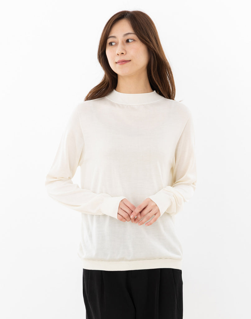 モデル：162cm　サイズ：M　色：ホワイト