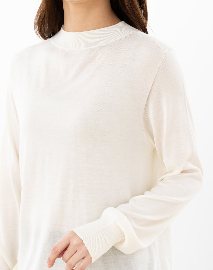 モデル：162cm　サイズ：M　色：ホワイト