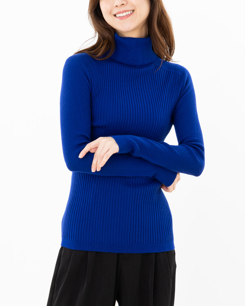 モデル：162cm　サイズ：M　色：プルシアンブルー