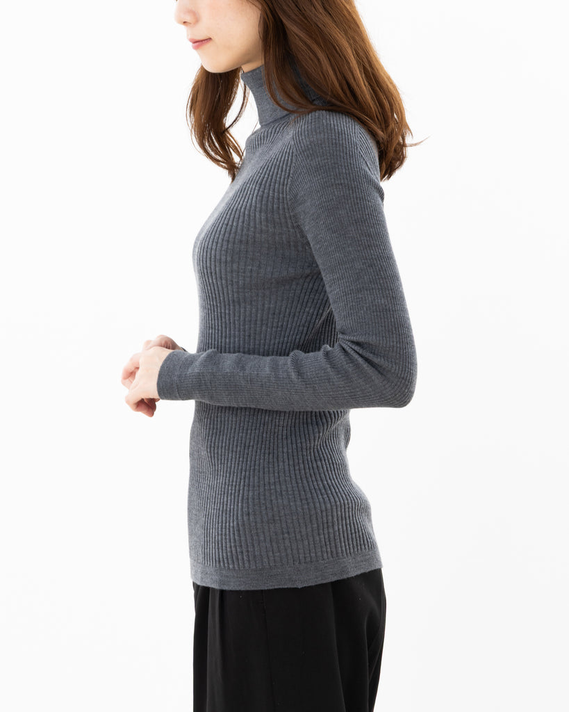 モデル：162cm　サイズ：M　色：杢グレー