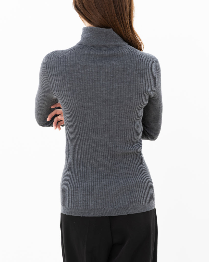 モデル：162cm　サイズ：M　色：杢グレー