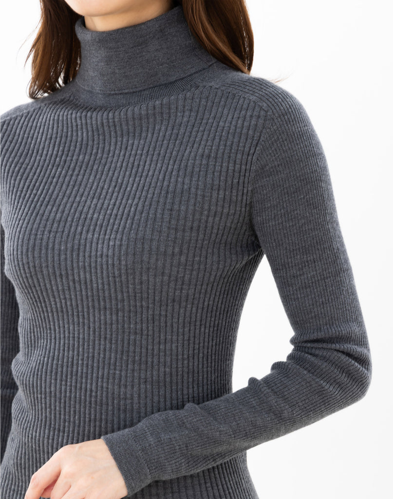 モデル：162cm　サイズ：M　色：杢グレー