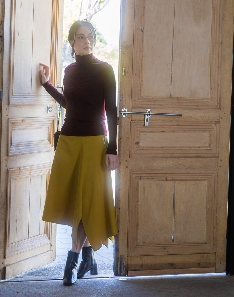 モデル：168cm　サイズ：L　色：ボルドー